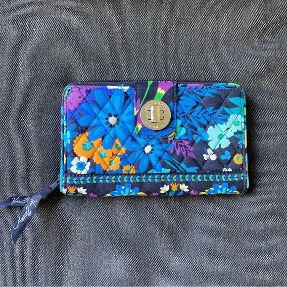 Vera Bradley Midnight Blues Floral Wallet Turn Lock Quilted Zip Around Clutch - Picture 1 of 5